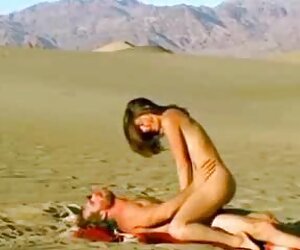 کیرا نیکول پر فیلم سکس زنان کیردار زرق و برق در جوراب های قرمز براق