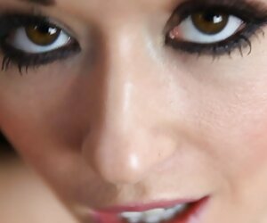 آنجلینا ولنتاین مکیدن خشک خود سکس زنان سوپر را از blowjob
